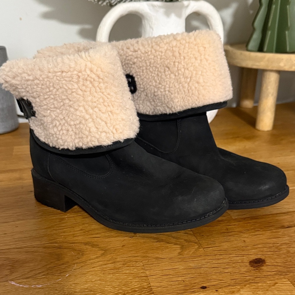 UGG size 6 Black and Cream Women's Boots